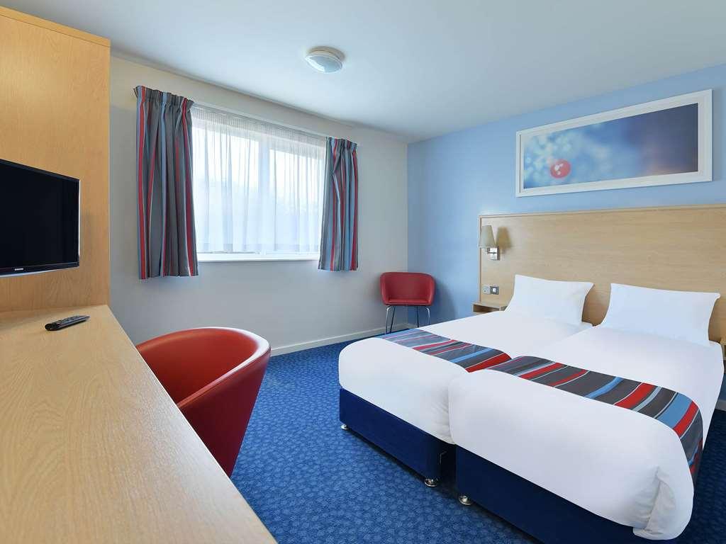 Travelodge Preston Chorley Чорлі Номер фото