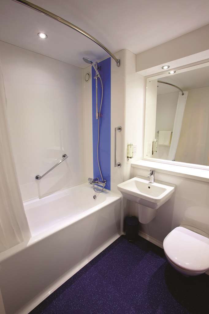 Travelodge Preston Chorley Чорлі Номер фото