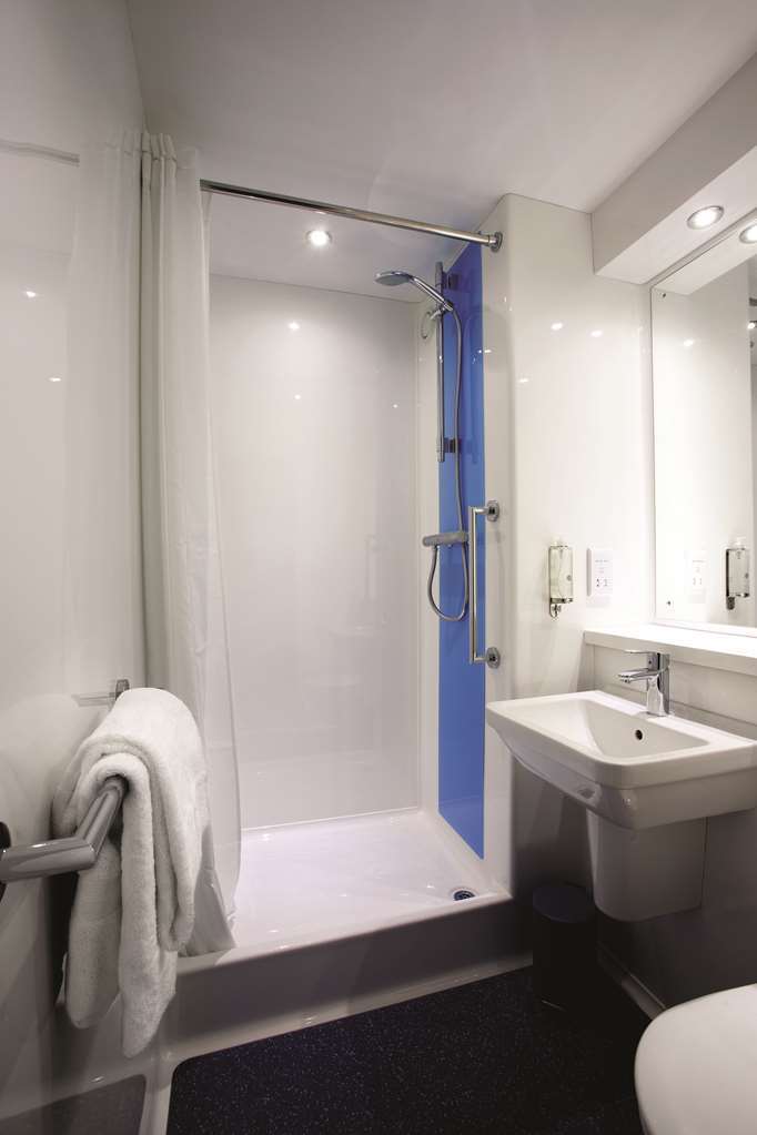 Travelodge Preston Chorley Чорлі Номер фото