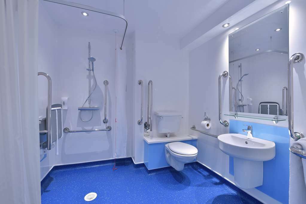 Travelodge Preston Chorley Чорлі Номер фото