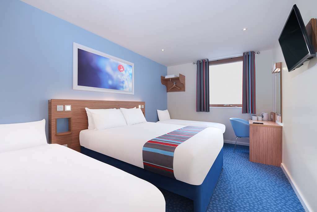 Travelodge Preston Chorley Чорлі Номер фото